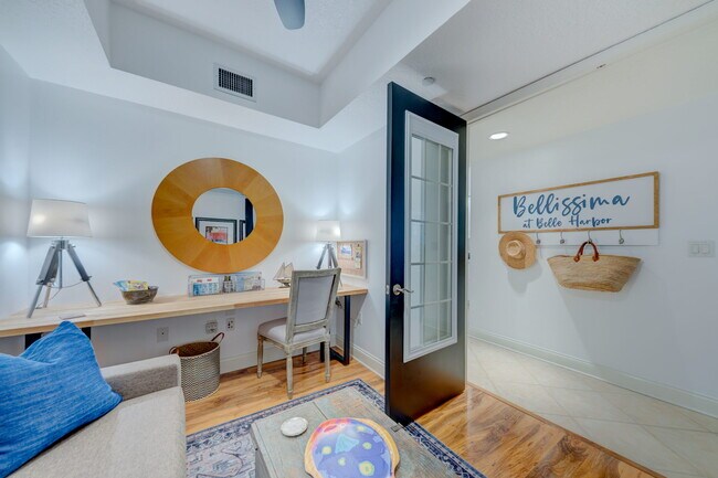 Building Photo - 521 Mandalay Ave