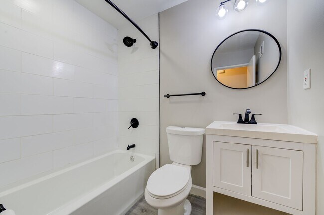 Building Photo - Heartwoods Manor