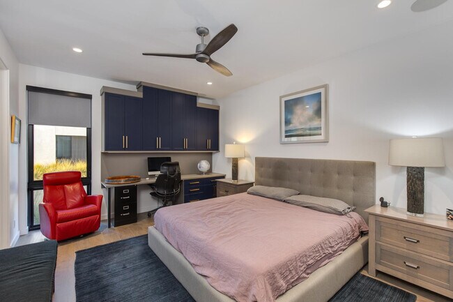 Building Photo - 1341 E Pomelo Grove Ln