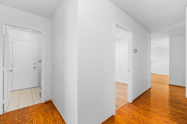 Building Photo - 2039 Village Wood Rd