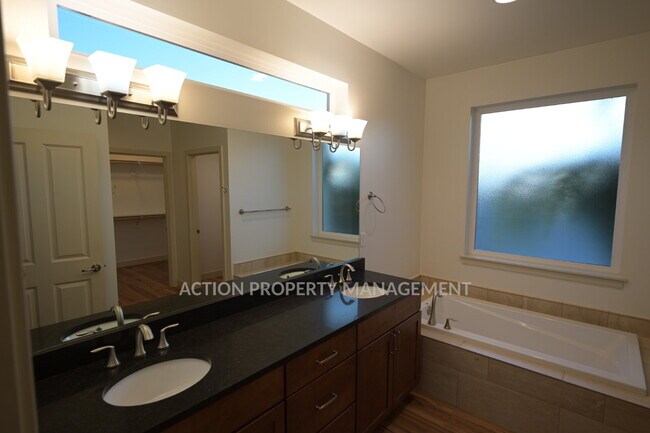 Building Photo - Beautiful custom-built 3 bed, 1 office, 2 bath, 2 car garage in Sequim