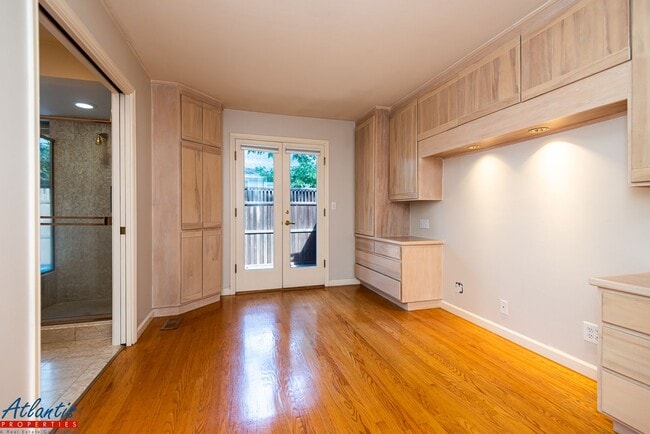 Building Photo - Charming Atherton Home | Desirable Locatio...