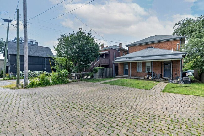 Building Photo - E Lincoln St 59-61 MLR