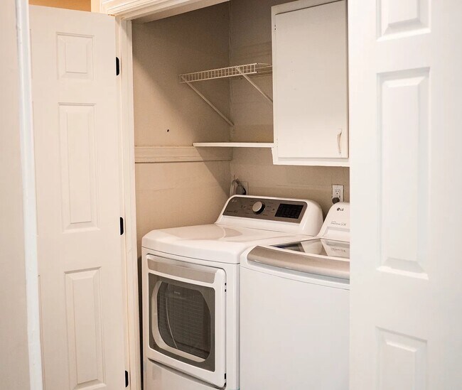 Building Photo - 914 Edison Rd