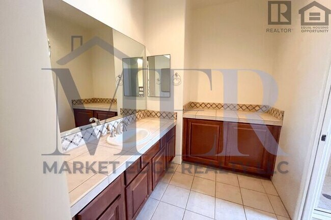 Building Photo - 3Bed/2.5Bath Townhouse in Carefree! $4499 MOVE-IN SPECIAL! Move-In Ready on 04/09/2026!