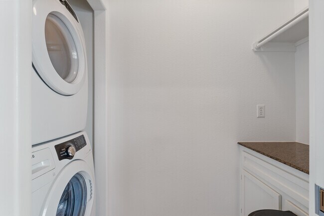 Building Photo - 2216 Chenevert St