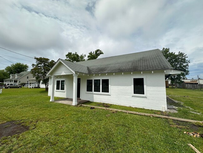 Building Photo - FULLY RENOVATED! 3 Bed/2 Bath in Wanchese