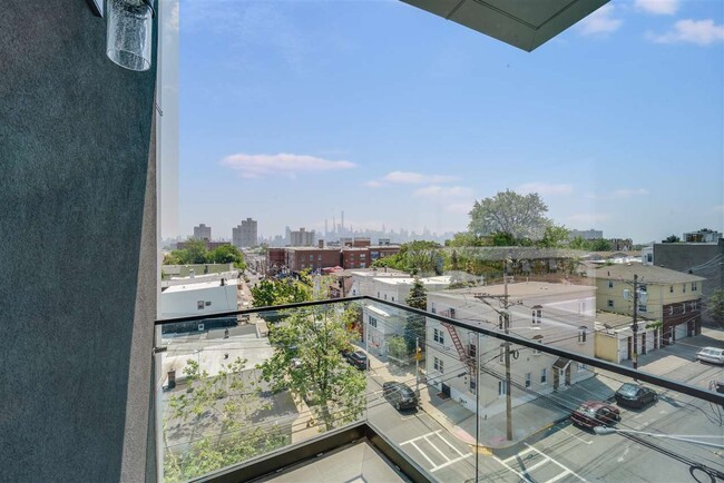 Building Photo - 400 69th St
