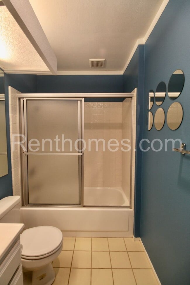 Building Photo - Mission Valley, 6747 Friars Road #132, All Appliances, AC, Fireplace, Community Pool, Spa and Fit...