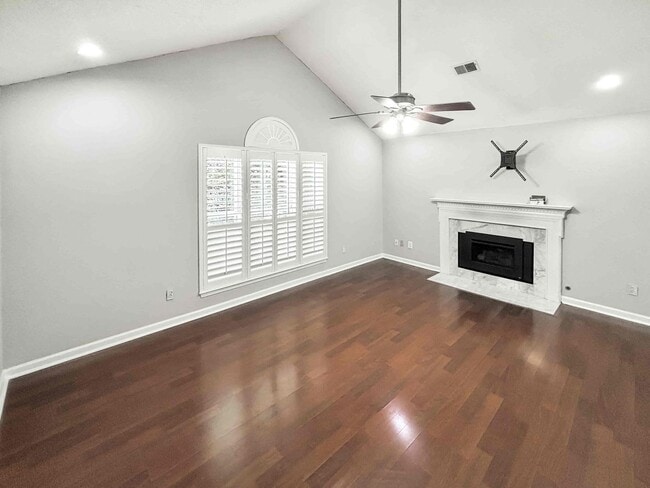 Building Photo - 3029 Vineyard Way
