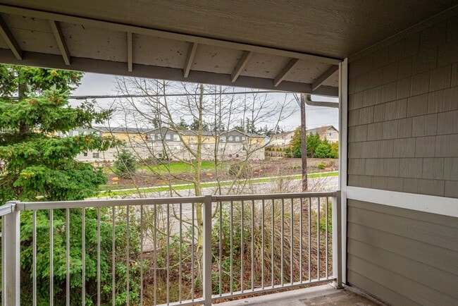 Building Photo - 2 Bed 2 Bath Third floor Condo