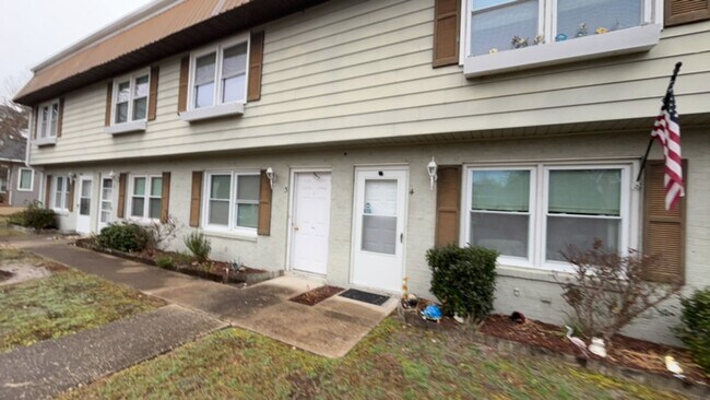 Primary Photo - 2 Bedroom, 1.5 Bath Town Home Located at E...