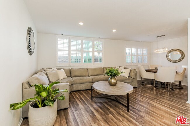 Primary Photo - 4501 Cedros Ave