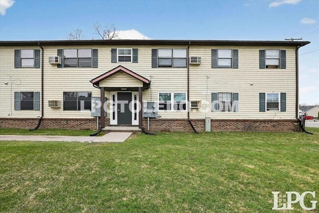 Building Photo - 1230 Bedford Woods Dr