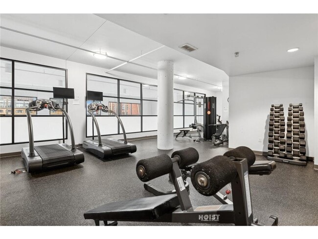 Building Photo - 404 N Washington Ave