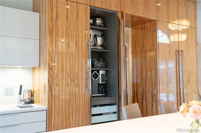 Building Photo - 190 S Glencoe St