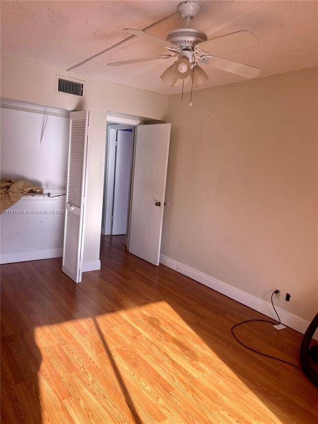 Building Photo - 6695 Racquet Club Dr