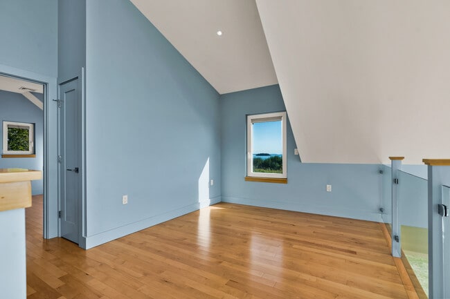 Building Photo - 1 Shoreline Dr