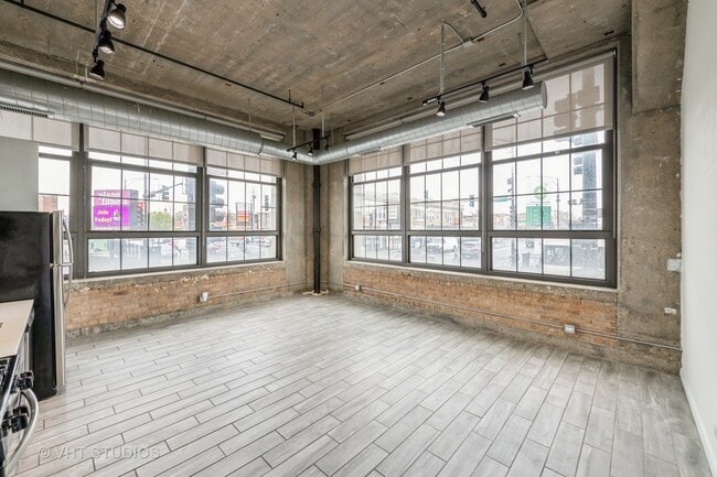 Building Photo - 3963 W Belmont Ave