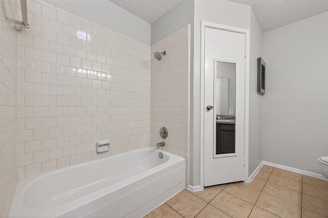 Building Photo - 5205 Beaverbrook Dr