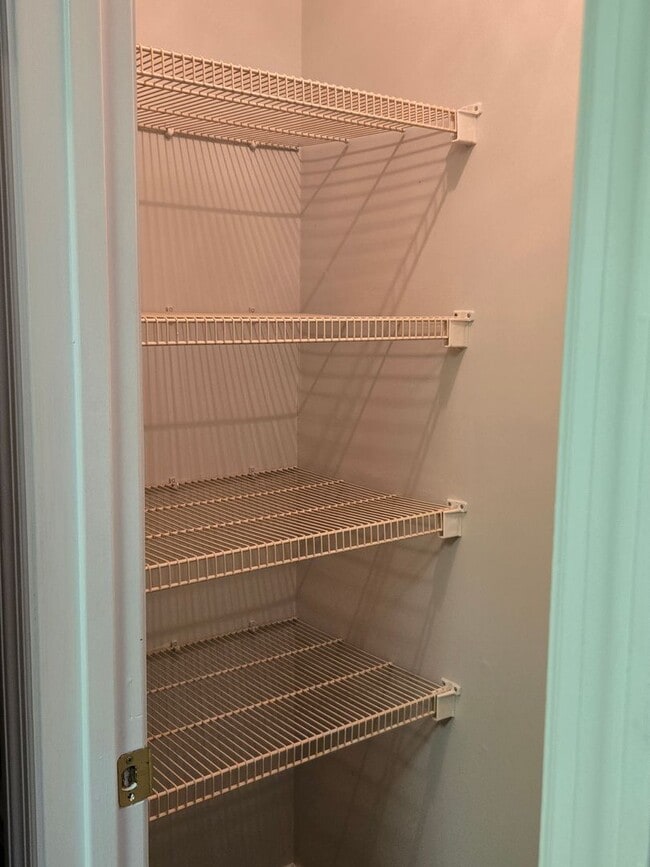 Building Photo - Impeccable Home in Gorgeous Neighborhood