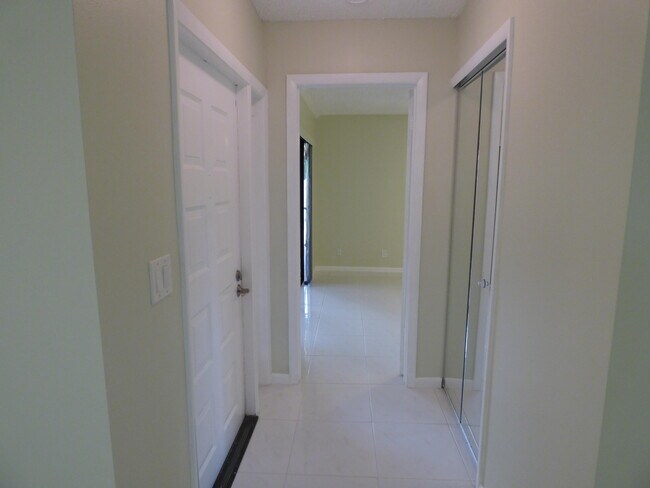 Building Photo - 729 NW 29th Avenue D Delray Beach Fl 33445