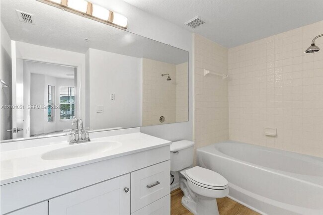 Building Photo - 5554 Metrowest Blvd