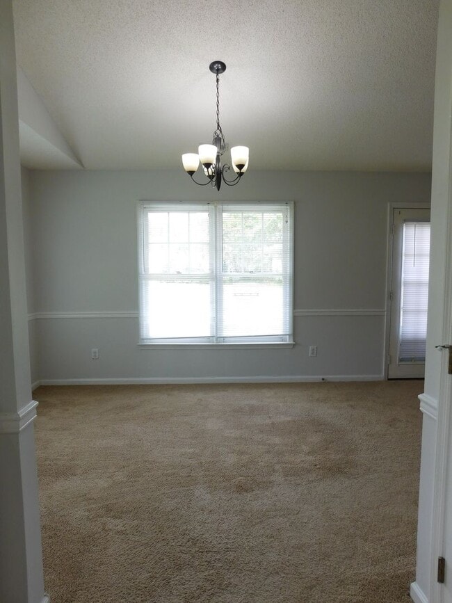 Building Photo - 210 Rivershore Dr