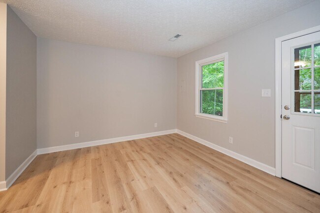Building Photo - 691 Timberlake Dr