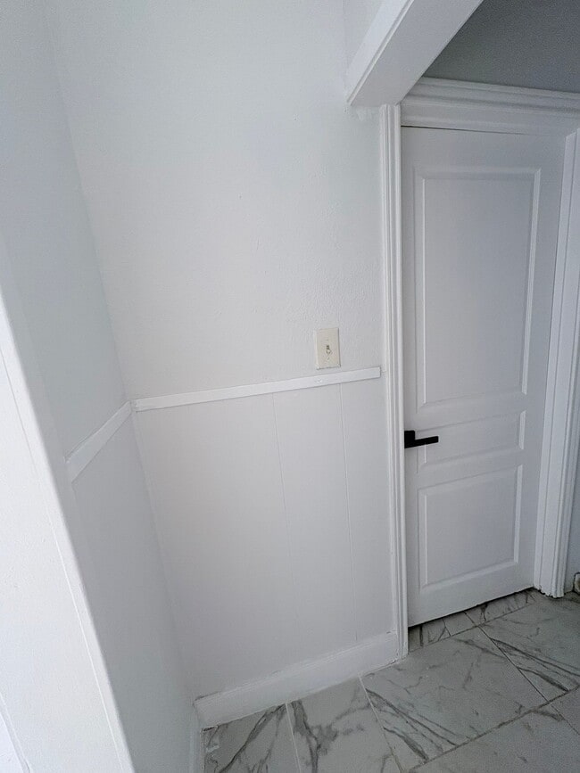 Building Photo - 3010 McCrarey Dr