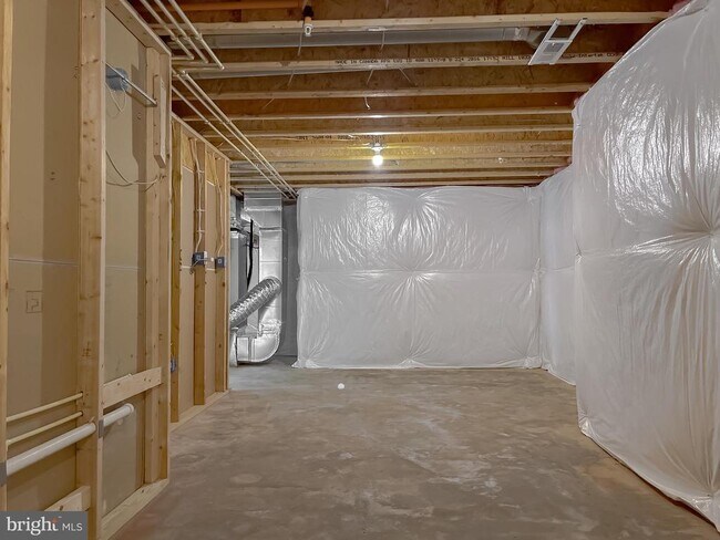 Building Photo - 23246 Lindsay Dr