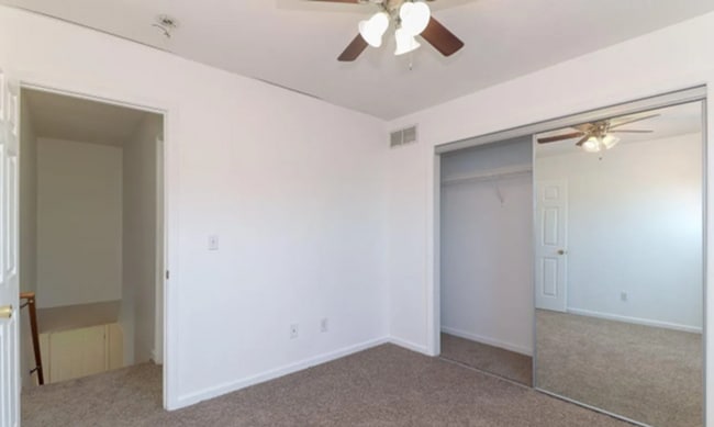 Building Photo - Spacious & Stylish 4-Bed, 4-Bath Townhome in Desirable North Normal