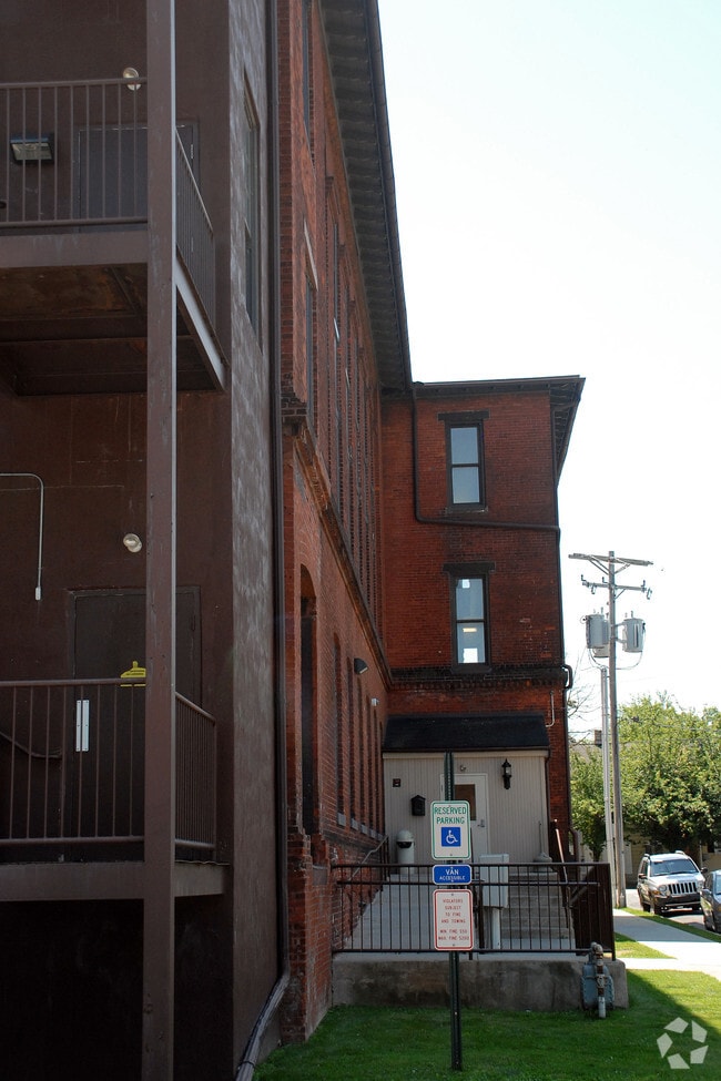 Building Photo - Smyser Street Apartments