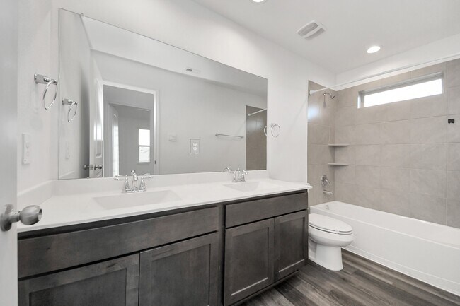 Building Photo - 501 Newcomb Holw Dr