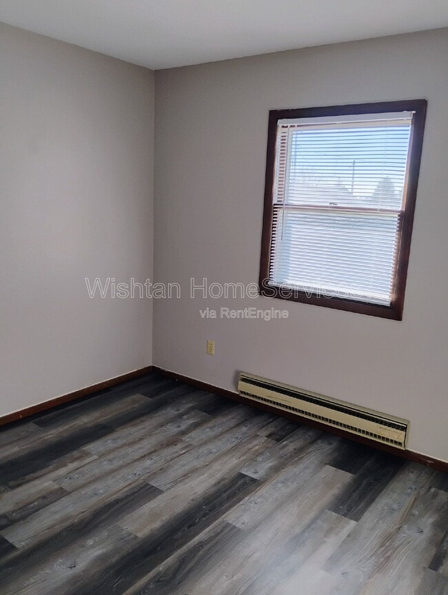 Building Photo - 223 S F St