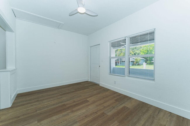 Building Photo - 624 S 12th St