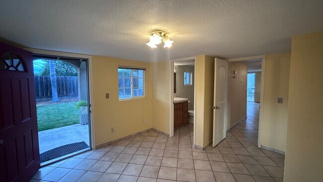 Building Photo - 1404 Teresa St