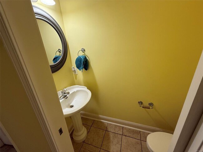 Building Photo - 9832 Helmsley Cir