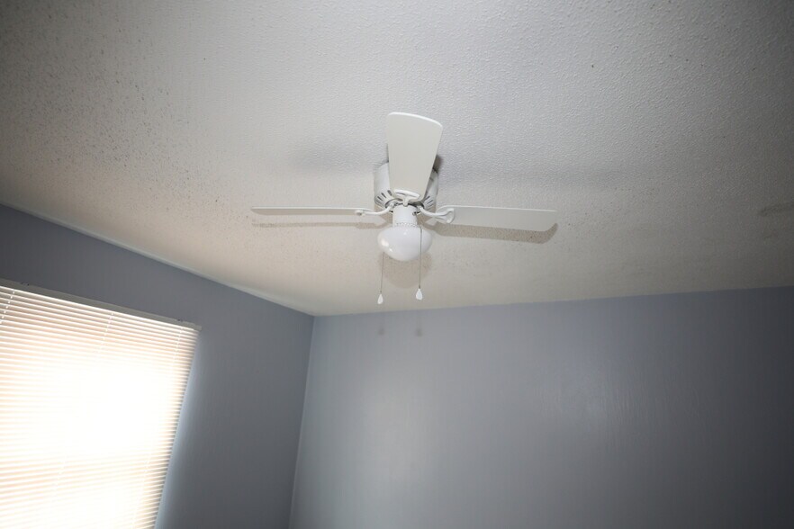 Building Photo - 1815 Paisley Ave