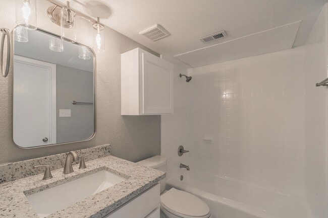 Building Photo - COMING SOON! FULLY REMODELED 2 bedroom, 2 ...