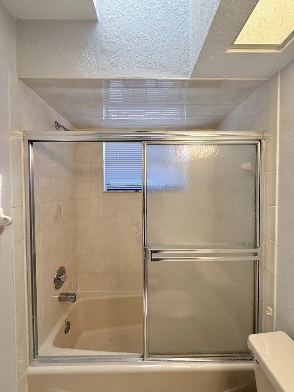 Building Photo - 867 Mandalay Ave