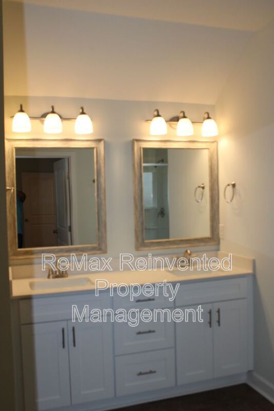 Building Photo - 921 Holbrook Dr