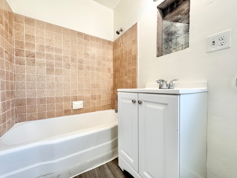 Building Photo - 636 Aerick St