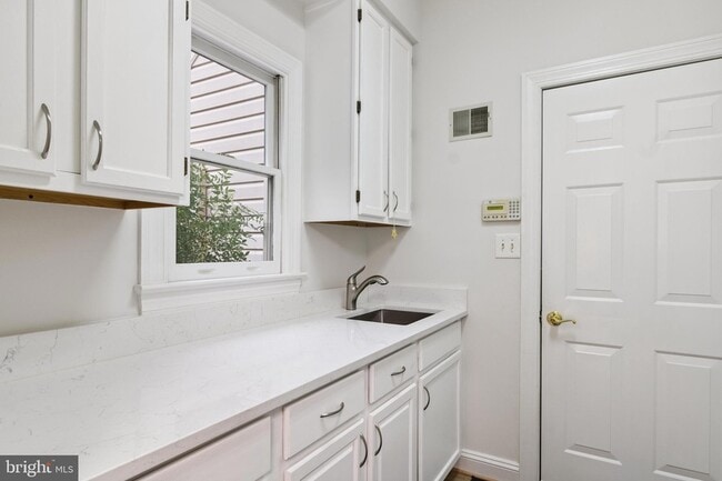 Building Photo - 4427 Brookside Dr