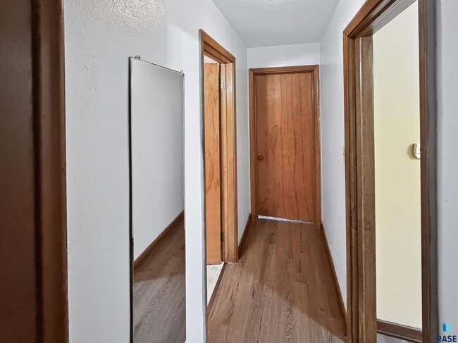 Building Photo - 519 N Wayland Ave