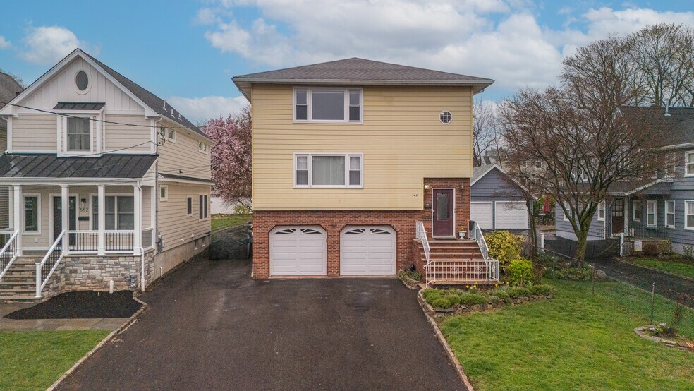 Primary Photo - 548 Downer St