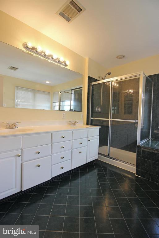 Building Photo - 11799 Valley Ridge Cir