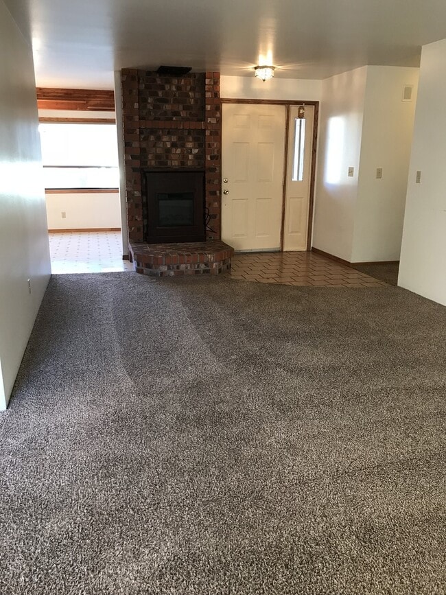 Building Photo - 205 Daley Dr