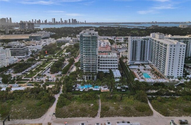 Building Photo - 2201 Collins Ave