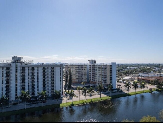 Building Photo - 2025 NE 164th St